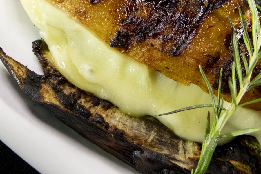 Plátano a la Parrilla con Queso